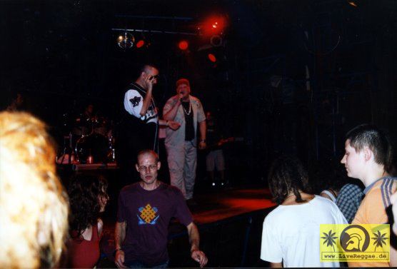 King Django (USA) vs. Dr. Ring Ding with The Scrucialists - Transatlantic Dancehall Clash- Kassablanca, Jena 12. Juni 2003 (3).jpg